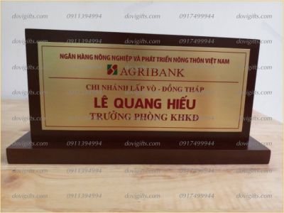 Bảng chức danh gỗ đồng