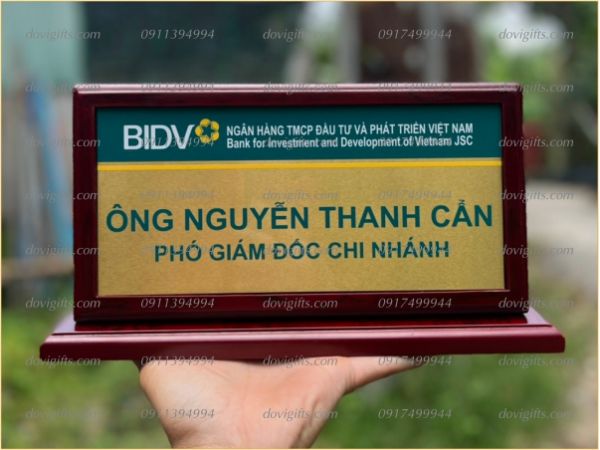 Bảng chức danh gỗ đồng