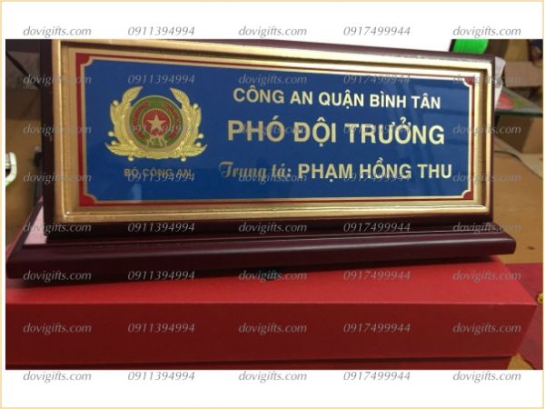 Bảng chức danh gỗ đồng