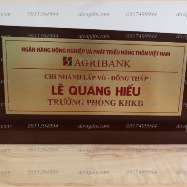 Bảng chức danh gỗ đồng